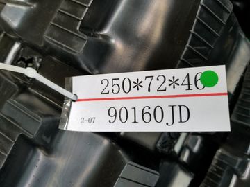 Đường cao su cứng màu đen liên tục 250 × 72 × 45 cho máy xúc Nissan N6
