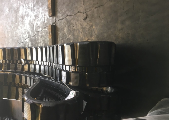 Đường ray cao su máy xúc chiều rộng 400mm với 74 liên kết Màu đen